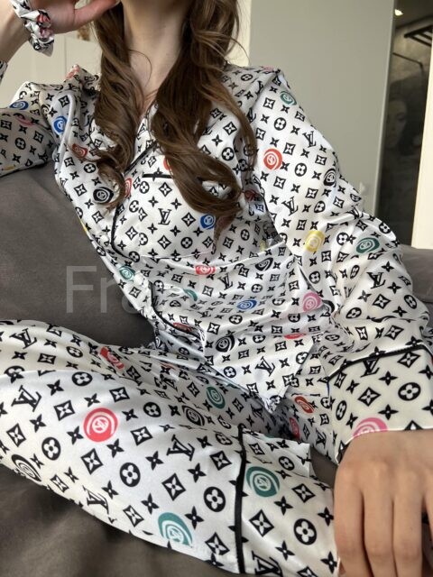 Жіноча брендова піжама Louis Vuitton біла🤍